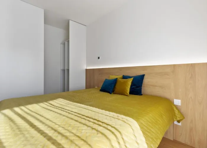 Zwirn Stylish With Parking Apartment *